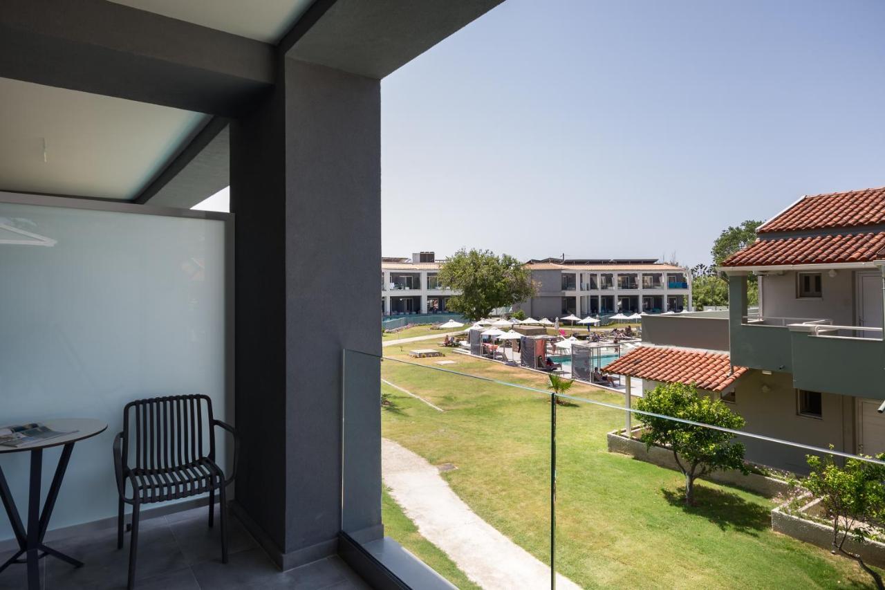 Acharavi Beach Hotel ภายนอก รูปภาพ