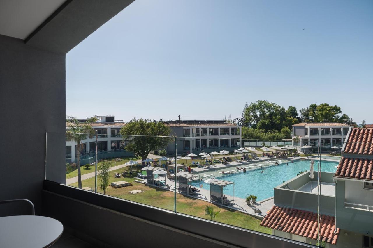 Acharavi Beach Hotel ภายนอก รูปภาพ