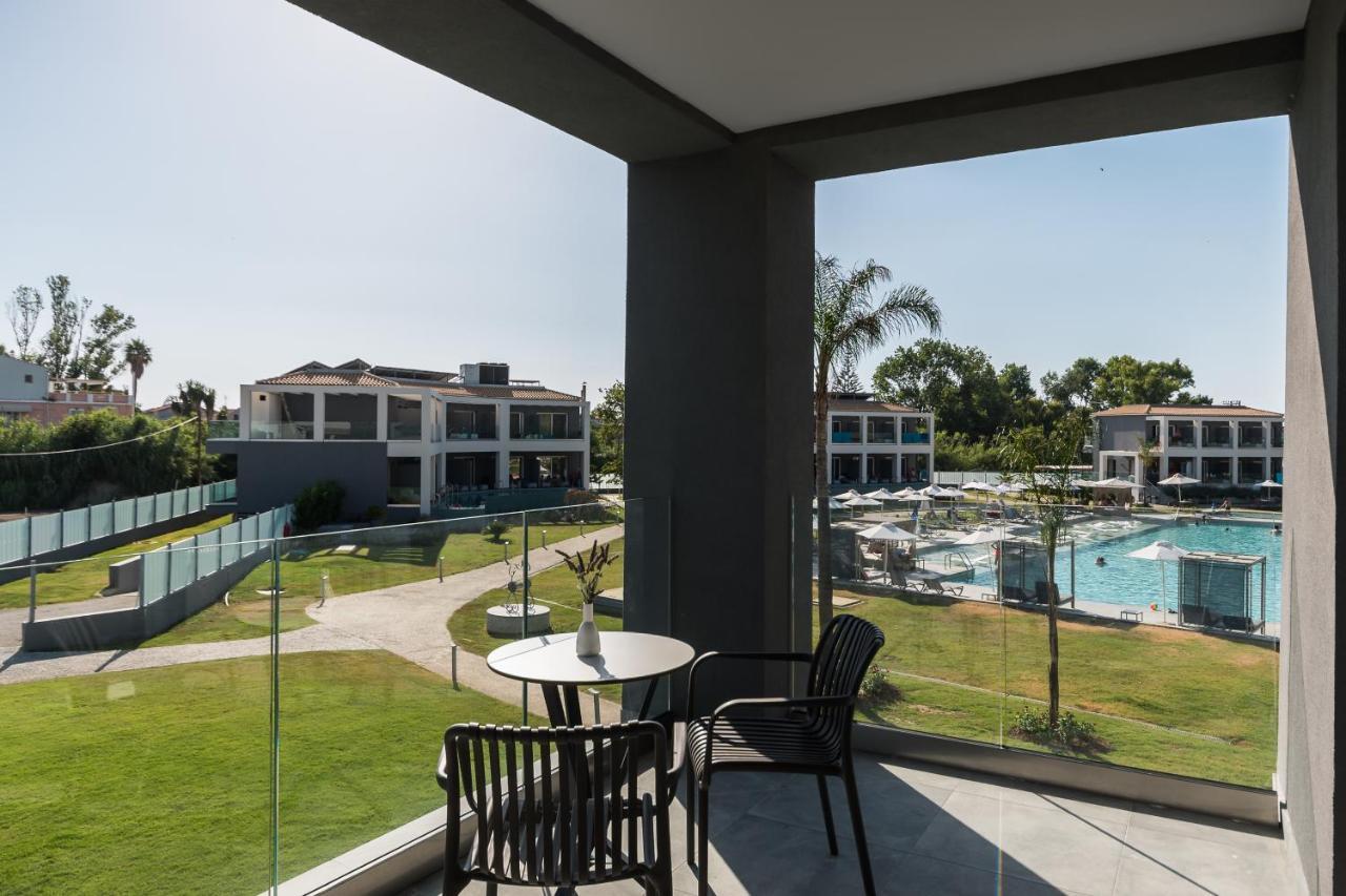 Acharavi Beach Hotel ภายนอก รูปภาพ